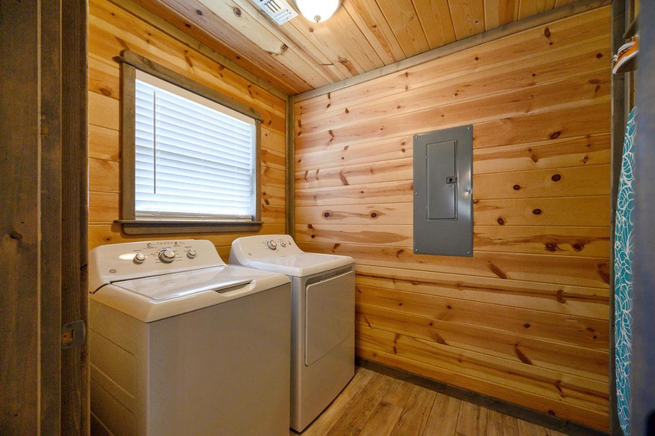 Convenient Romantic Hot Tub Bbq 3-Night Special! Broken Bow Exterior photo
